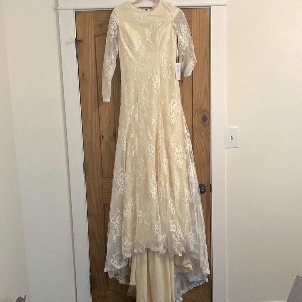 Elegant Cream Lace Bridal Gown